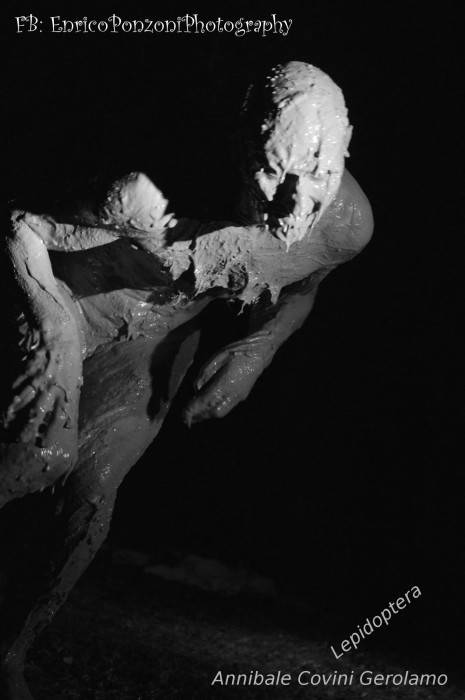 Annibale Covini Gerolamo,
 performance Buto
Lepidoptera
 dance ad Onago 
 per la rassegna 
 La Voce del Corpo,
 foto di Enrico Ponzoni