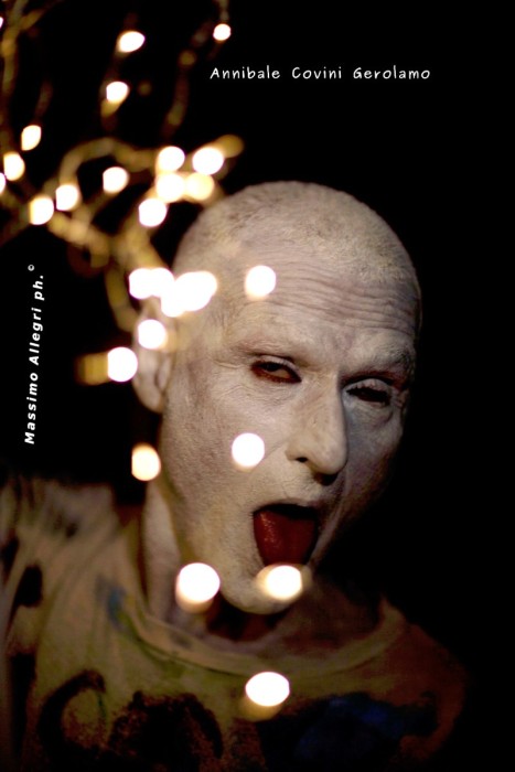 ASCOLTAMI, 
Performance danza Butoh:
Annibale Covini Gerolamo 
ed Arte:
Cristina Donati Meyer.
Tributo ad 
Antonio Ligabue ed 
alla follia;
Opera, Milano  
ottobre 2018
 foto di 
Massimo Allegri ©  