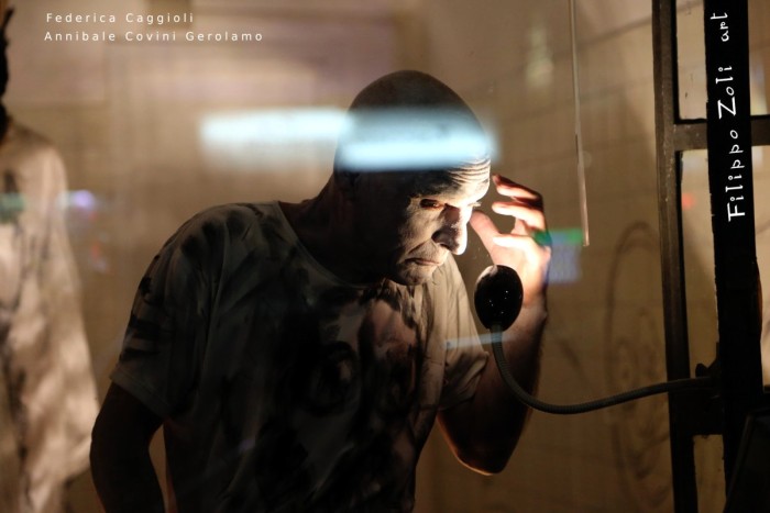 art performance di 
  danza Butoh e Contemporanea: 
   ROGO
    di e con Annibale Covini Gerolamo 
    e l'artista Filippo Zoli 
    allo  ON OFF di
     Milano Italia, 
    foto di Filippo Zoli ©