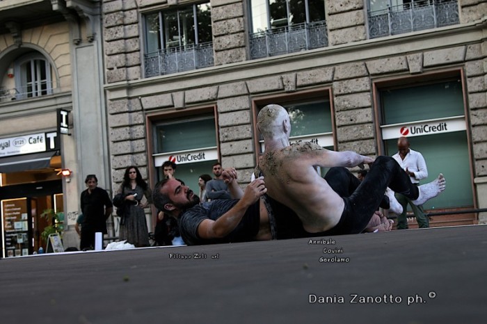 Urbana Inquietudine, 
Annibale Covini Gerolamo e Filippo Zoli; 
foto, costumi e trucco di Dania Zanotto  ©