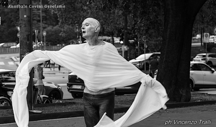 Urbana Inquietudine, 
Annibale Covini Gerolamo e Filippo Zoli; 
foto di Vincenzo Tralli ©; 
costumi e trucco di Dania Zanotto