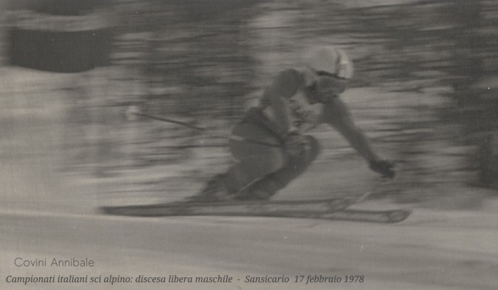 Annibale Covini 
ai campionati italiani assoluti di  
sci alpino 1977 a Sansicario,
 discesa libera maschile