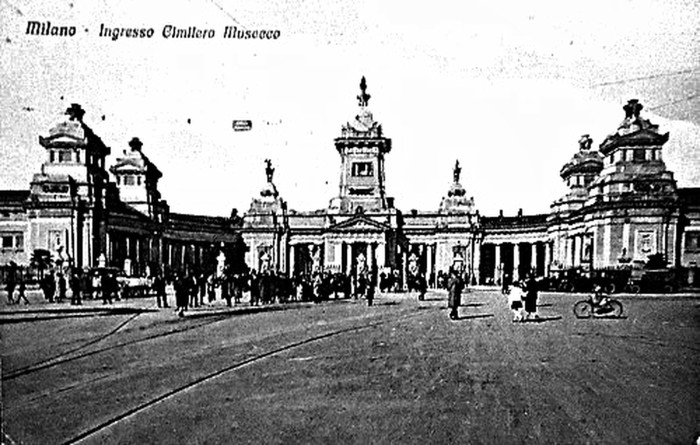 Milano, Cimitero Musocco, foto dell'inizio '900
link a: Cimiteri di Milano,
  pagina dedicata su
  www storiadimilano it