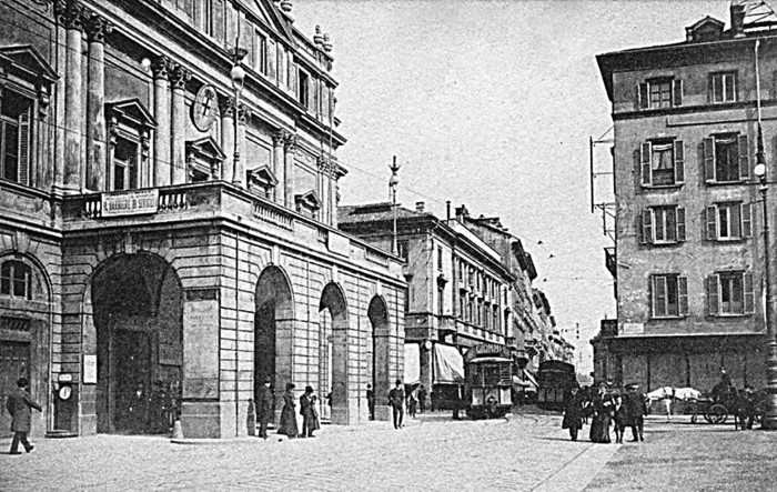 Milano, Piazza della Scala; 
  foto fine Ottocento