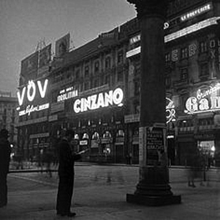 Milano Piazza Duomo, Cinzano, foto inizio 900