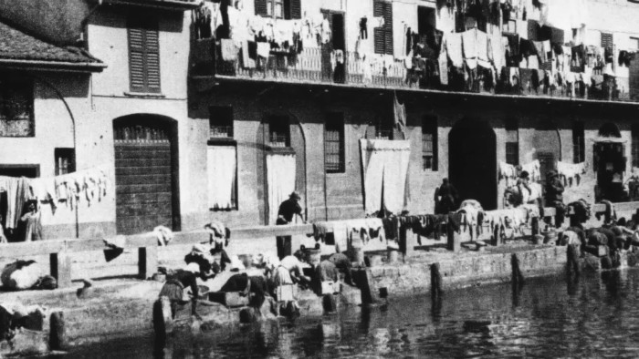 Naviglio a Milano,
inizio Ventesimo Secolo